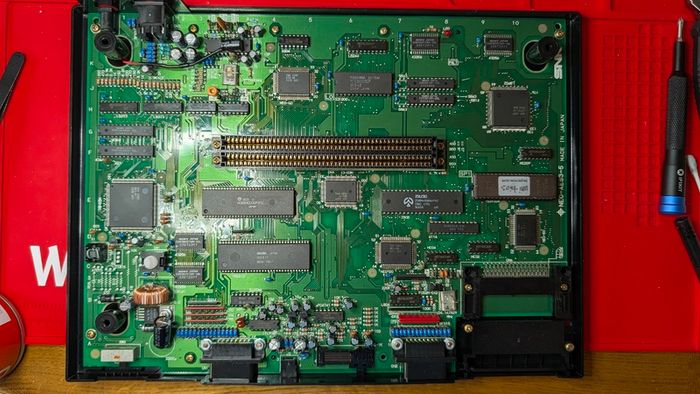 SNK Neo Geo AES 3-5 : Unibios 4.0 : Recapped : RGB Bypass : Modified