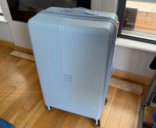 Extra large Steve Madden suitcase. Used once. Double zip so it can be expanded.
