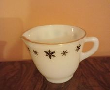 Pyrex snowflake jug