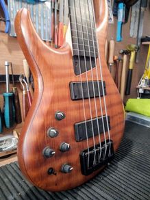MTD Fretless Bass