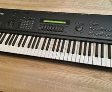 Yamaha SY85 Synthesizer