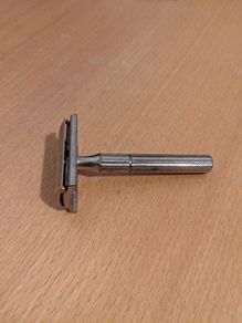 Gillette tech safety razor