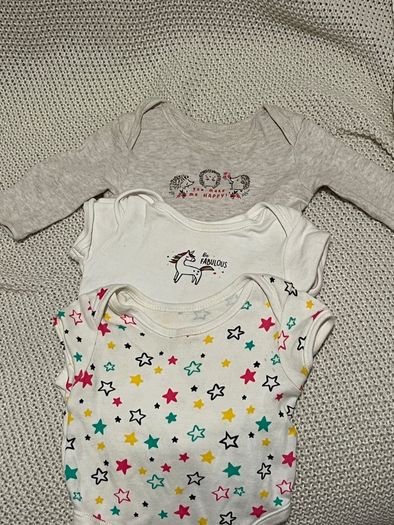 9 baby bodysuits 0-3 monts