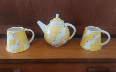 Fabulous Set of Hand-Thrown and Hand-Decorated Art Pottery by Irish Ceramicist Etaoin O Reilly, Two Mugs and a Matching Rare Discontinued Teapot in the Sunshine Yellow Geo Collection Inspired by the Memphis Design Movement