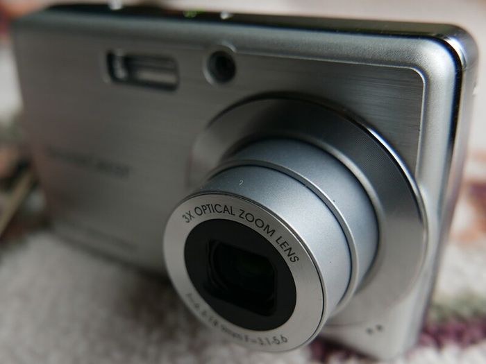 Digital Camera Silver Crest 12MP Digital Camera , touch screen 2GB CD card