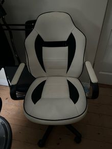 desk/gaming chair