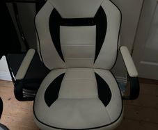 desk/gaming chair