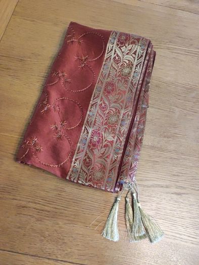 Decorating Table Runner Ikras