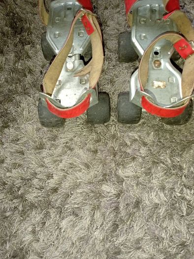 vintage flyer roller skates