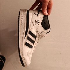 Adidas Forum black and white