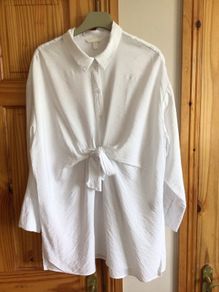 H&M Ladies White Oversized smart casual Blouse Shirt with tied detail Size XL Uk 18 / 20 includes Post