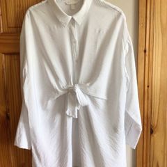 H&M Ladies White Oversized smart casual Blouse Shirt with tied detail Size XL Uk 18 / 20 includes Post