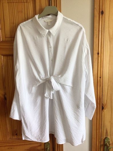 H&M Ladies White Oversized smart casual Blouse Shirt with tied detail Size XL Uk 18 / 20 includes Post
