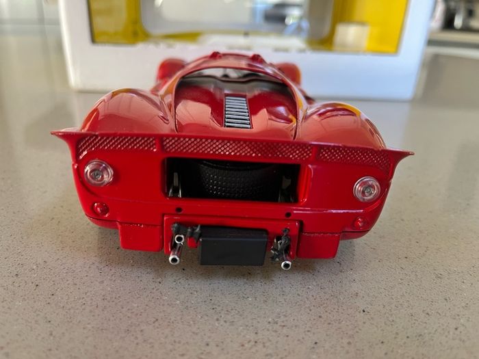 Ferrari 330 P4 1/18 Jouef