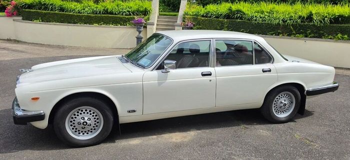 Jaguar XJ 1980 (Perfect wedding car)