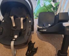 Maxi Cosi Pebble 360 with isofix Base