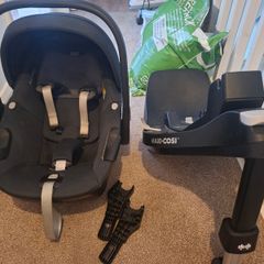 Maxi Cosi Pebble 360 with isofix Base