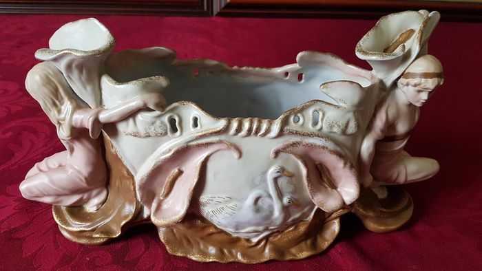 Circa 1897-1906 Collector's Piece Antique  Ernst Wahliss Depose EW Turn Wien Large Porcelain Centerpiece Vase / Jardiniere  Made In Austria