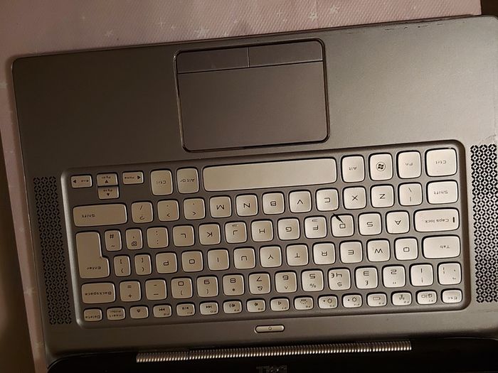 DELL XPS 14z, Intel Core i5-2430M CPU, 2.4GHz, 6GB Ram, 500GB HDD, Windows 10 Pro, Microsoft Edge, Chrome and VLC