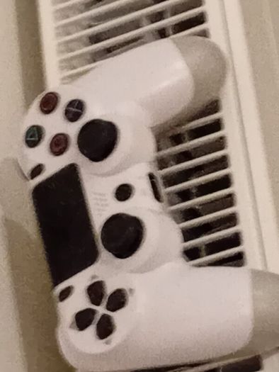 PS4 controller