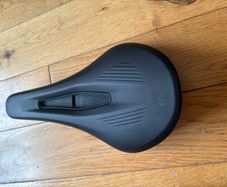 Road and gravel saddles