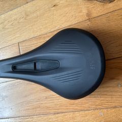 Road and gravel saddles