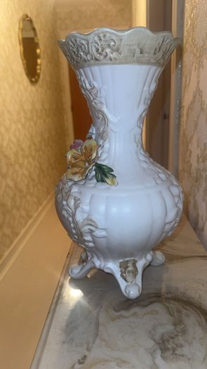 Beautiful capo dimonte vase