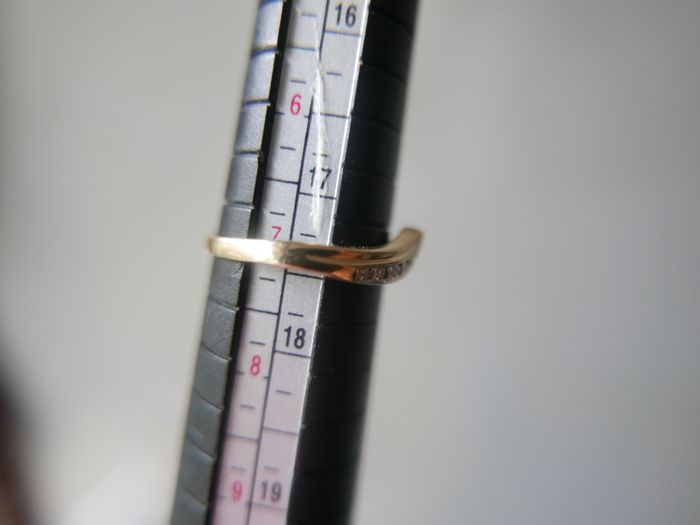 Vintage 9c Gold 375 Diamond Chevron Ring 1,5g