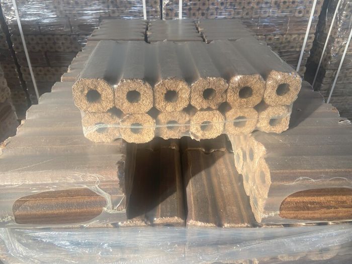Ecohome.ie PINIKAY Oak Wood Briquettes 960kg Delivered