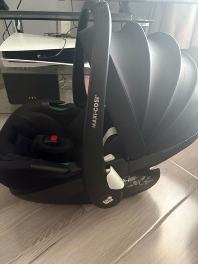 Infant car seat and isofix
