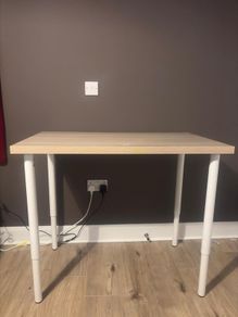 Desk and swivel Chair Excellent condition