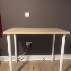 Desk and swivel Chair Excellent condition