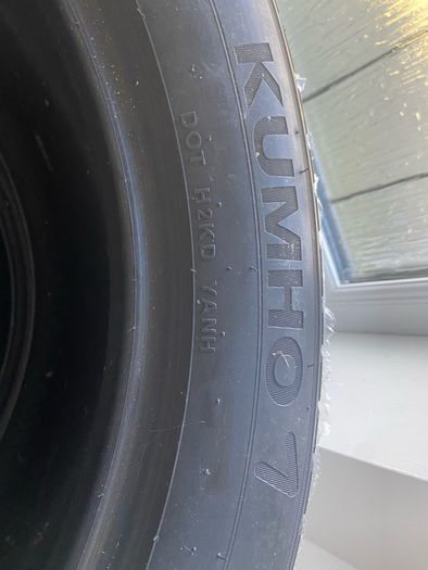 4x Kumho Crugen Premium KL33 SUV Tyres - Unused - 105H