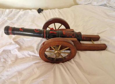 Louis  XIV brass and mahogany cannon