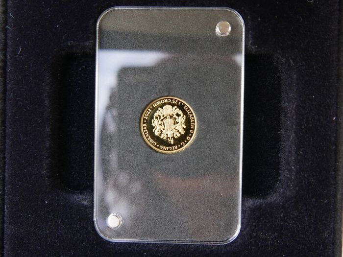 24Ct Gold Coin Padraig  Pearse commemorative gold coin issued by Gibraltar with Queen Elizabeth II obverse