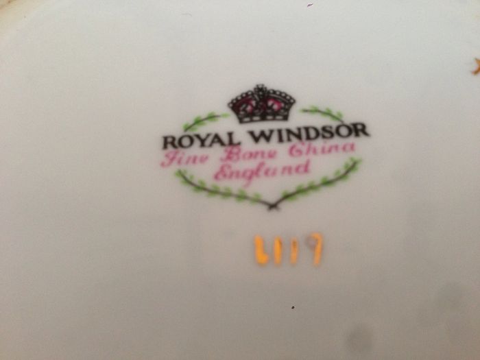 Royal Windsor Gold Trim Mug X 2