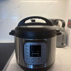 Instant Pot Duo 7 in 1 5.7L Electric Pressure Cooker