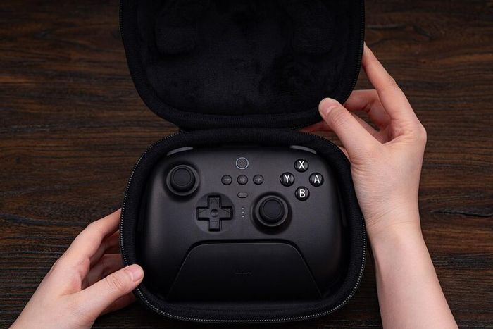 BUNDLE: 8Bitdo Ultimate 2 Wireless Controller (Boxed) + Official Controller Travel Case (Boxed) + Bonus!
