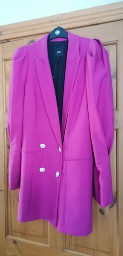 blazer  longer length size 14 riverisland. Very tiny pull hardly notice  hence the price