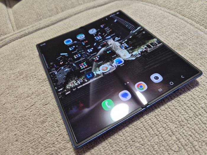Samsung Galaxy Fold 7 512GB - Like New, 1 year old -12 mth Samsung Waranty - Blue color