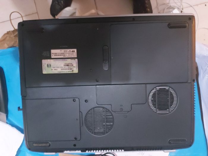 HP Pavilion zv6000, .5GB Ram, 60GB HDD, Original Windows XP, Real Genuine Vintage Laptop in excellent condition