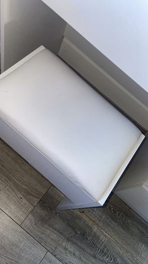 Dressing table with lights