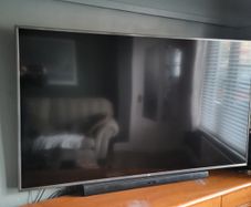 Lg Tv 70 Inch Model 70uj675v. Wall Mount Included