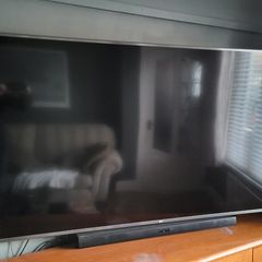 Lg Tv 70 Inch Model 70uj675v. Wall Mount Included