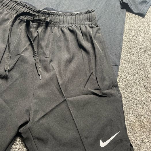 Black Nike miler set
