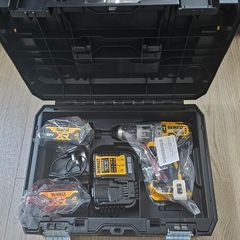 DeWalt DCD796 18V XR Brushless Combi Drill Kit