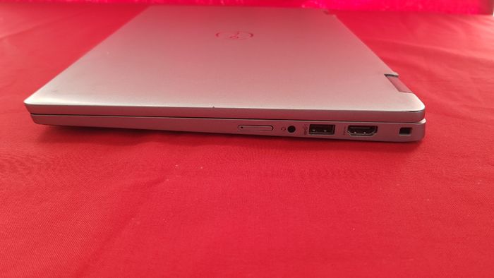 Dell Latitude 5330,2 in 1 touch screen, i7 Cpu (12th gen), 16 GB Ram, 1 TB Storage (SSD).