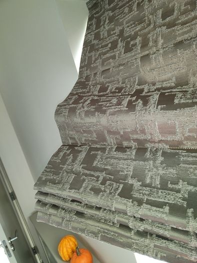 Roman blind in excellent condition