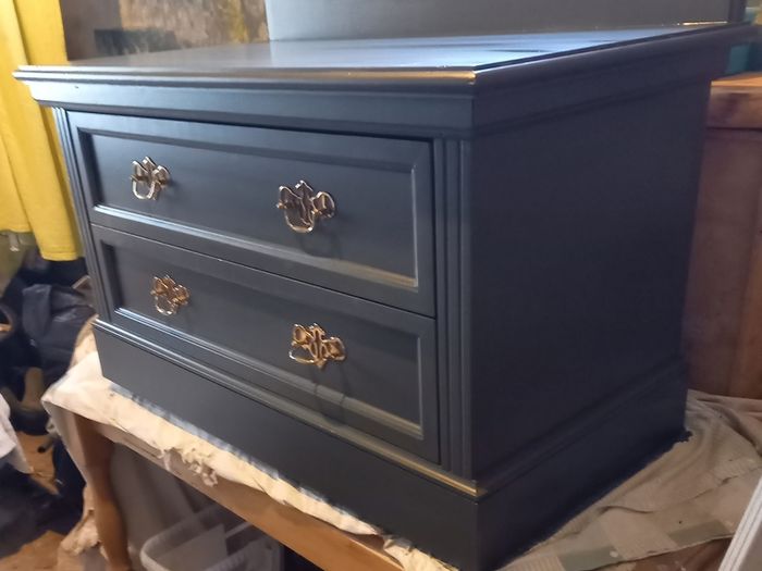 Chest of drawers