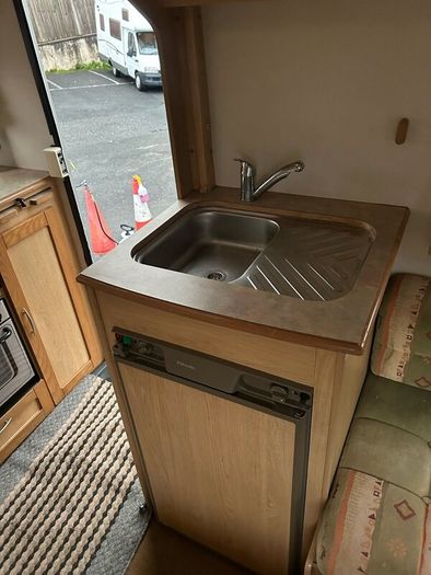 NI 2002 Autoquest 100 2.3 TD 4-Berth